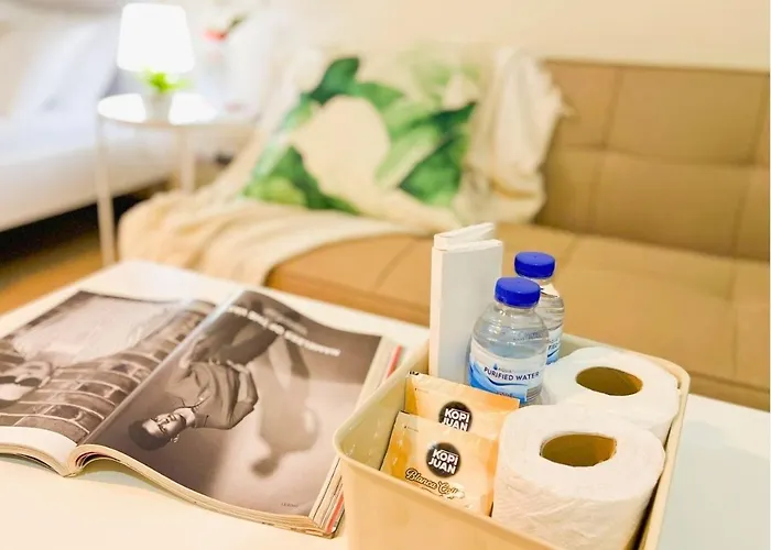 Holiday home Stylish 1br Venice Mall, Pool, Fast Wifi #vlrtc17e Manila