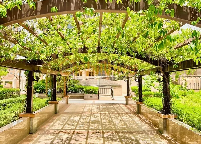 Holiday home Stylish 1br Venice Mall, Pool, Fast Wifi #vlrtc17e *