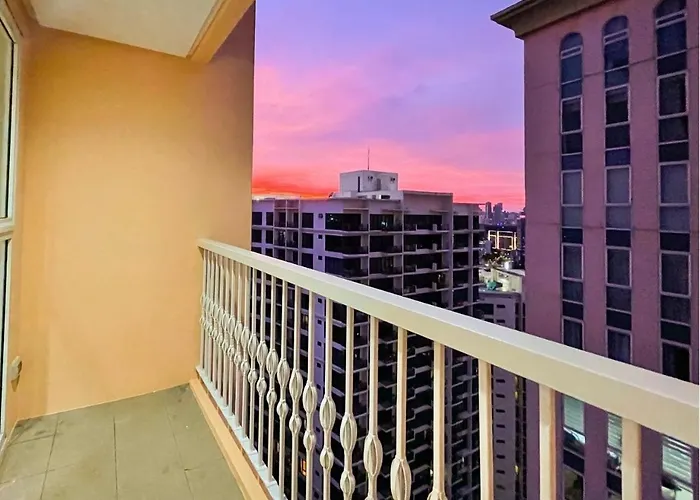 Holiday home Stylish 1br Venice Mall, Pool, Fast Wifi #vlrtc17e *